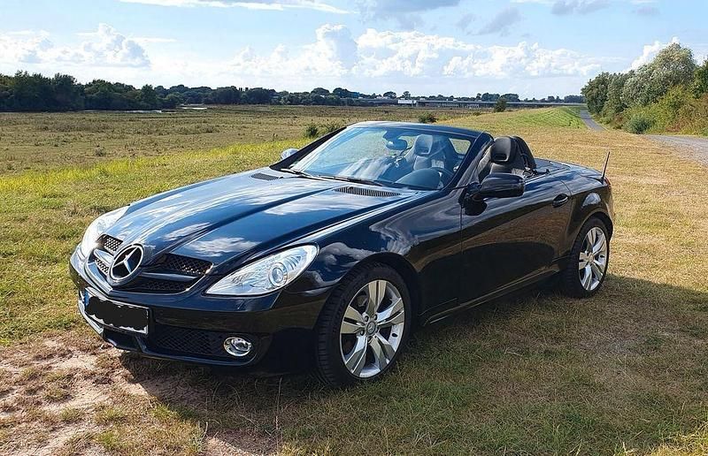 Schwarz Gebraucht 2009 Mercedes SLK200 Cabrio | 15.900 € (Etwas zu teuer) - Bild 1/4