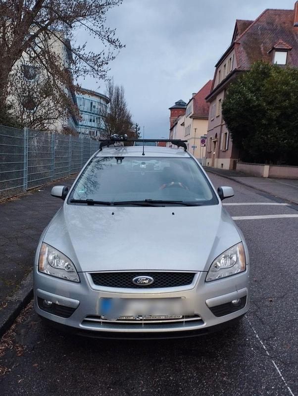 Grau Gebraucht 2007 Ford Focus Ambiente Kombi | 1.500 € (Fairer Preis) - Bild 1/4