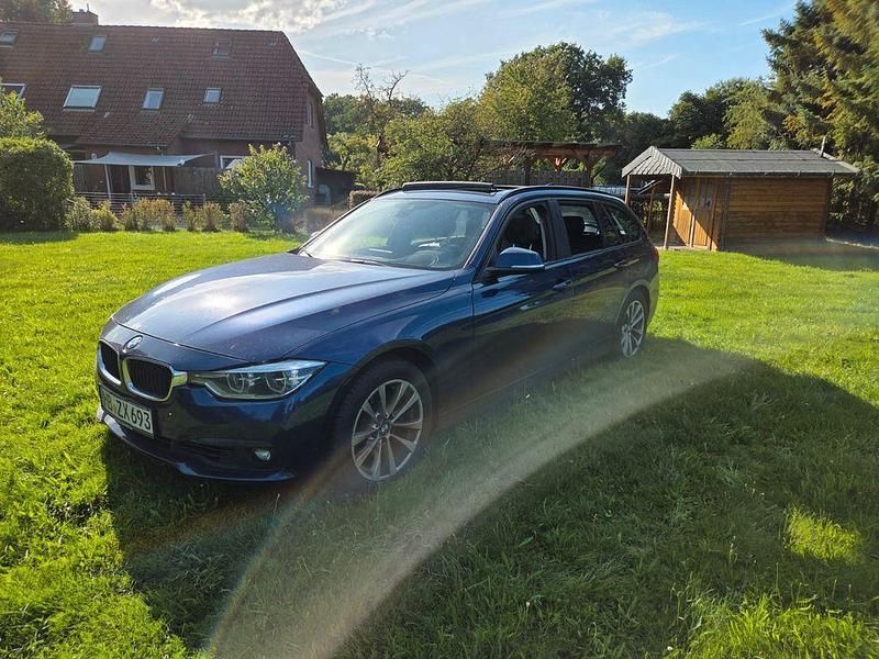 Blau Gebraucht 2016 BMW 325 Advantage Kombi | 11.900 € - Bild 1/4