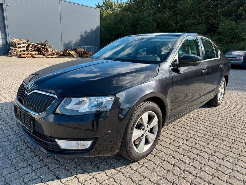 Schwarz Gebraucht 2013 Skoda Octavia Elegance Limousine | 6.200 € (Superpreis) - Bild 1/4