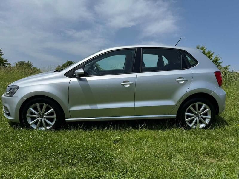 Grau Gebraucht 2016 VW Polo Comfortline Kleinwagen | 8.800 € (Fairer Preis) - Bild 1/4
