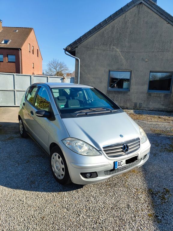 Silber Gebraucht 2004 Mercedes A180 Classic Van / Kleinbus | 3.250 € (Etwas zu teuer) - Bild 1/4