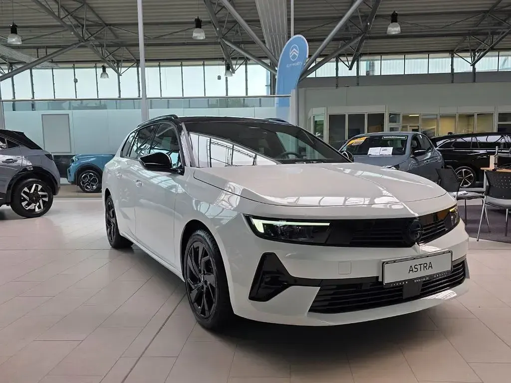 Neu Opel Astra 131 PS (96 kW) 2025 Arktis weiß Kleinwagen