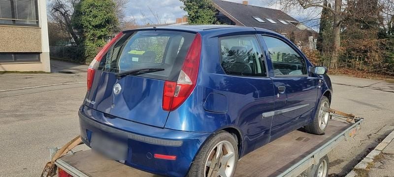 Gebraucht Fiat Punto 60 PS (44 kW) 2004 Blau Kleinwagen