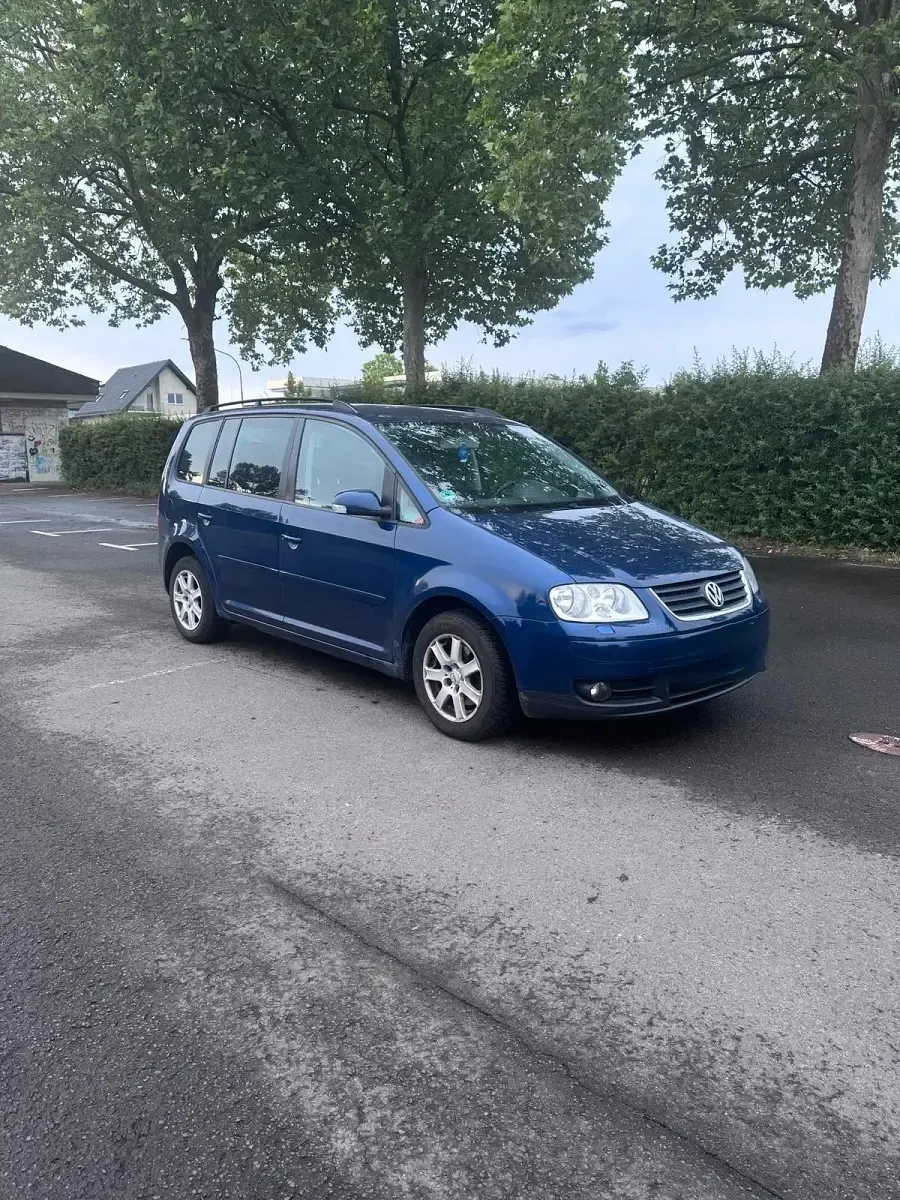 Gebraucht VW Touran 105 PS (77 kW) 2005 Blau Van / Kleinbus