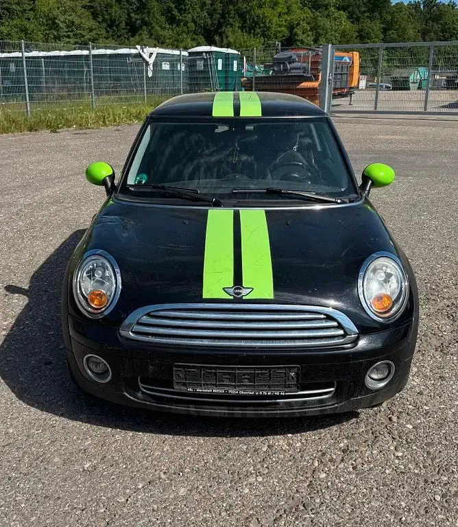 Käytetty Mini ONE 98 HP (72 kW) 2010 Musta Viistoperä