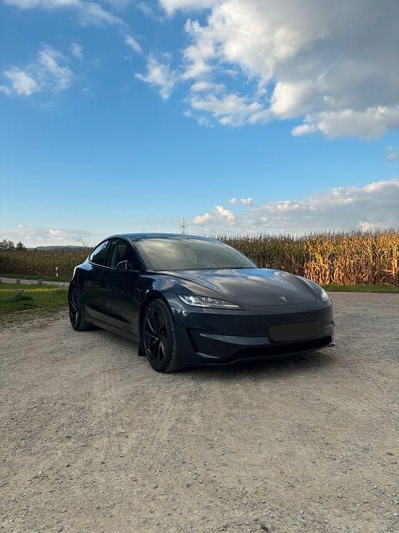 Grau Gebraucht 2024 Tesla Model 3 Performance Limousine | 48.500 € (Guter Preis) - Bild 1/4