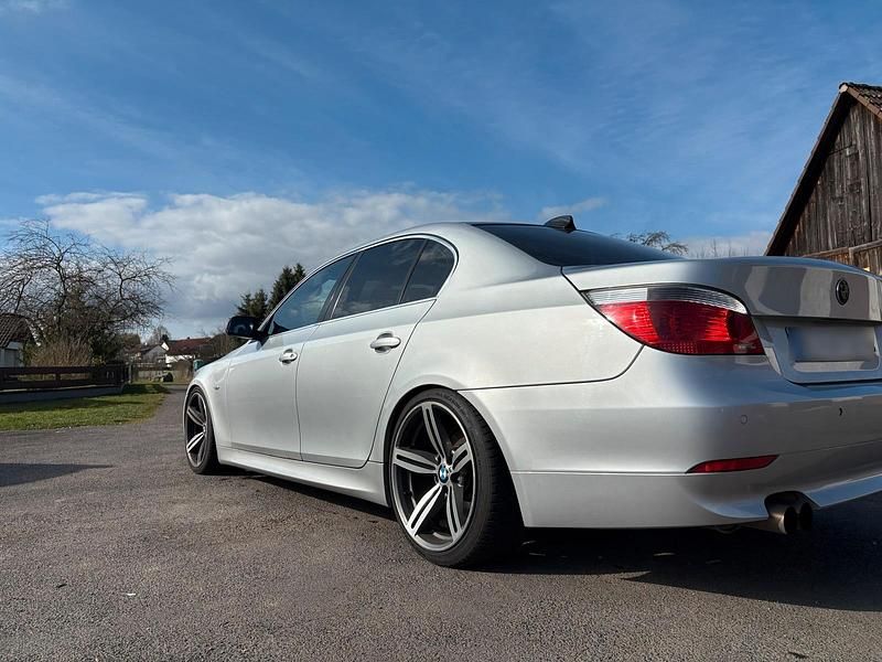 Gebraucht BMW 530 231 PS (169 kW) 2003 Silber Limousine