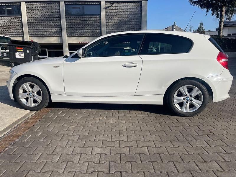 Gebraucht BMW 116 Advantage 122 PS (89 kW) 2010 Weiß Kleinwagen