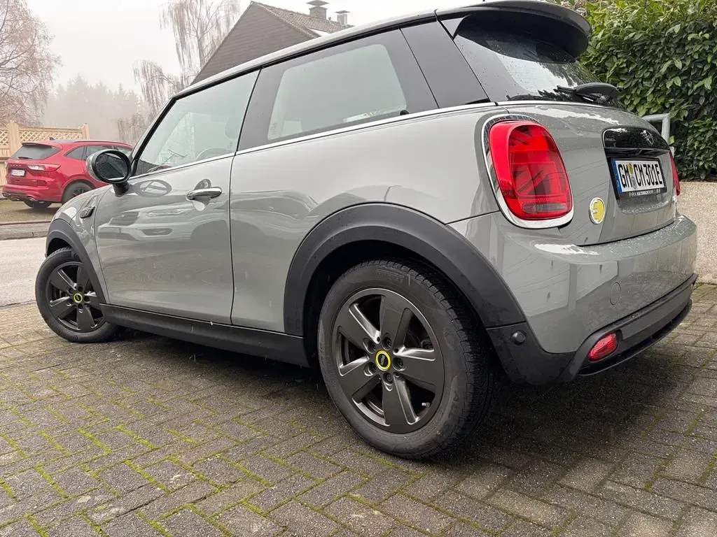 Usata Mini Cooper SE Essential 135 kW (184 CV) 2021 Grigio Utilitaria