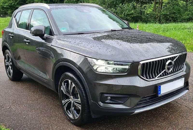 Grau Gebraucht 2019 Volvo XC40 Momentum SUV | 28.500 € (Guter Preis) - Bild 1/4