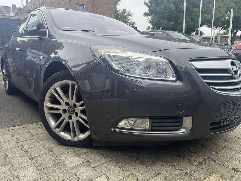 Gebraucht Opel Insignia Edition 131 PS (96 kW) 2011 Grau Limousine
