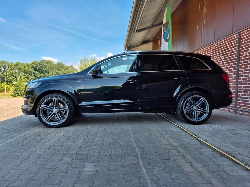 Schwarz Gebraucht 2011 Audi Q7 S-line plus SUV | 15.900 € (Fairer Preis) - Bild 1/4