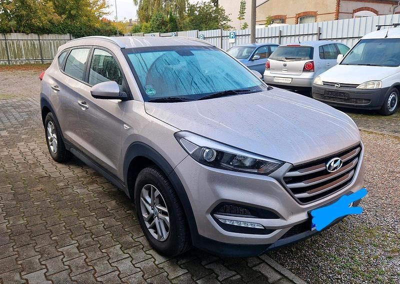 Silber Gebraucht 2015 Hyundai Tucson SUV | 9.999 € (Superpreis) - Bild 1/4