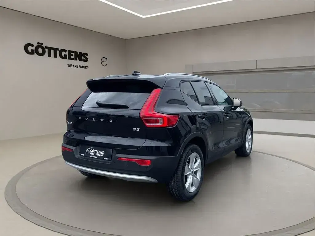 Neu Volvo XC40 Plus 163 PS (119 kW) 2026 Schwarz SUV