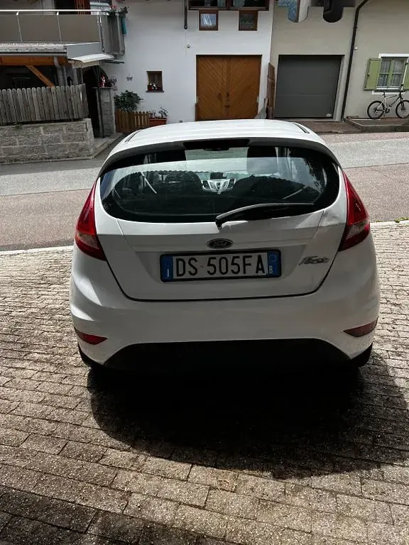 Gebraucht Ford Fiesta Titanium 82 PS (60 kW) 2008 Weiß Kleinwagen