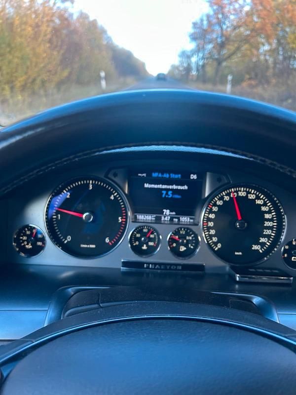 Second-hand VW Phaeton 245 CP (180 kW) 2015 Negru Berlinǎ