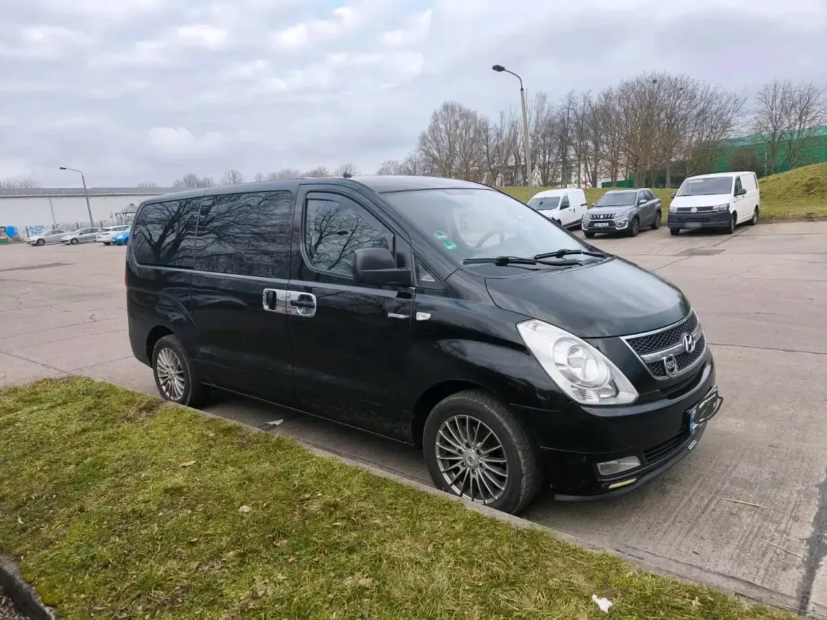 Gebraucht Hyundai H-1 Premium 170 PS (125 kW) 2012 Schwarz Van / Kleinbus