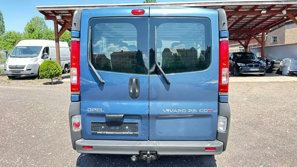 Gebraucht Opel Vivaro 145 PS (106 kW) 2010 Blau Van / Kleinbus
