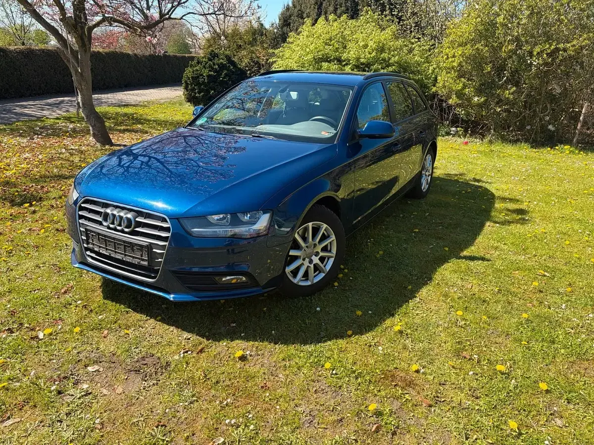 Używany Audi A4 142 KM (104 kW) 2012 Niebieski Kombi