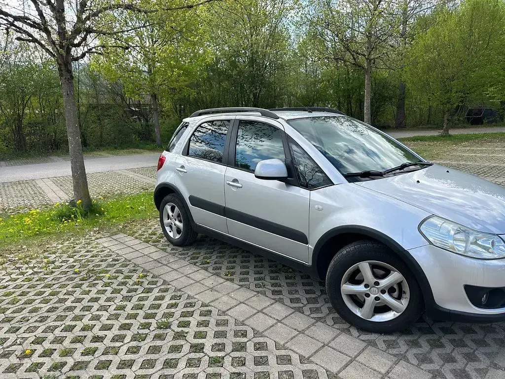 Gebraucht Suzuki SX4 107 PS (78 kW) 2009 Silber Limousine