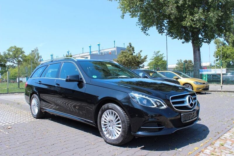 Schwarz Gebraucht 2016 Mercedes E200 Limousine | 19.900 € (Superpreis) - Bild 1/4