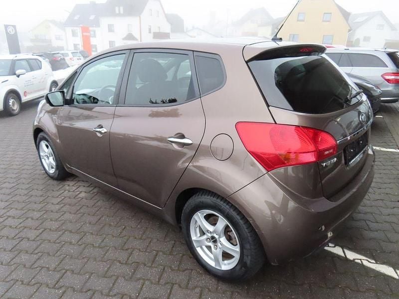 Beige Gebraucht 2017 Kia Venga DREAM-TEAM Edition Kleinwagen | 7.690 € (Fairer Preis) - Bild 1/4