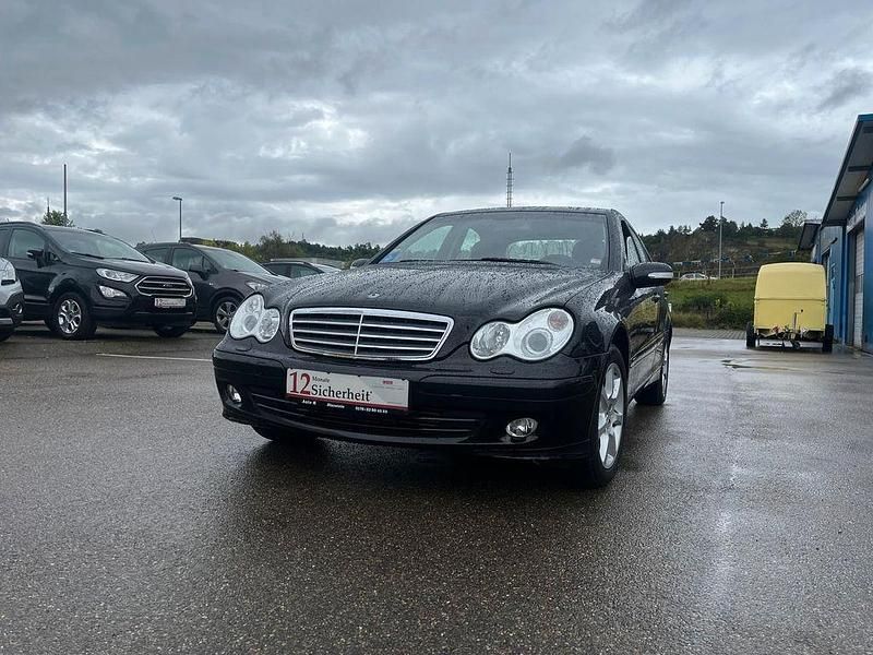 Schwarz Gebraucht 2004 Mercedes C180 Limousine | 5.900 € (Etwas zu teuer) - Bild 1/4