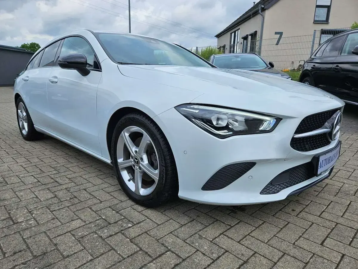 Gebraucht Mercedes CLA200 Progressive 163 PS (119 kW) 2020 Digitalweiß metallic Kombi