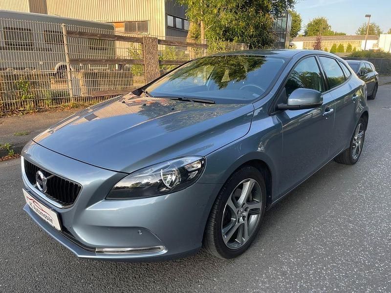 Blau Gebraucht 2016 Volvo V40 Kinetic Kombi | 13.300 € (Fairer Preis) - Bild 1/4