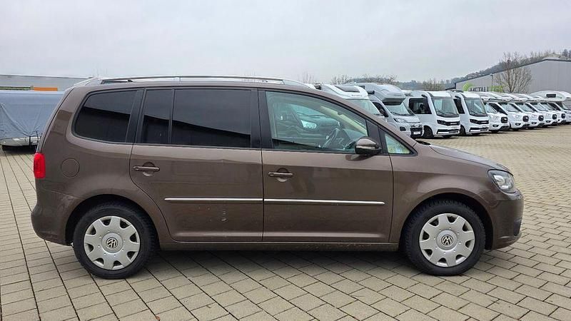 Gebraucht VW Touran Highline 140 PS (102 kW) 2014 Braun Van / Kleinbus