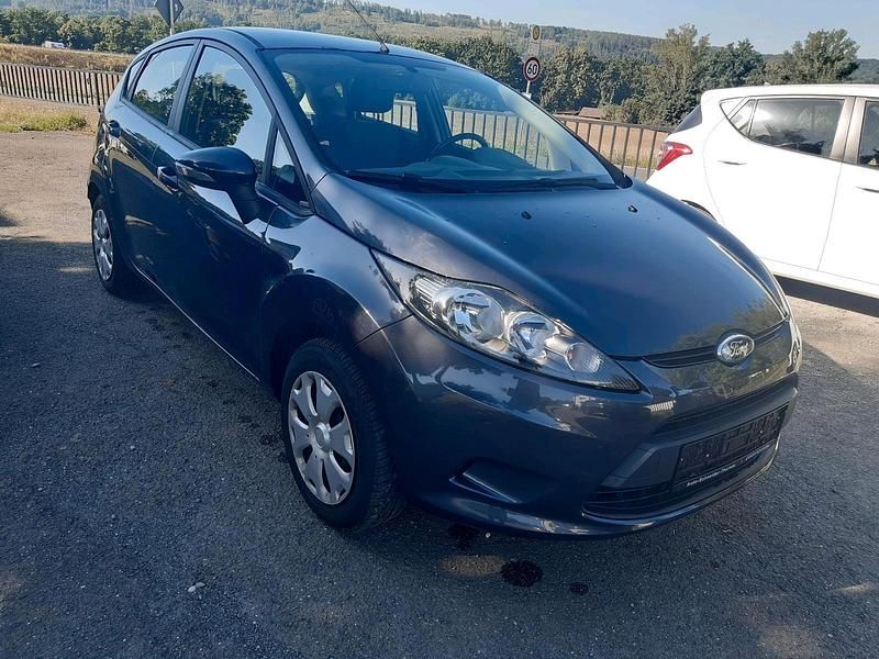 Grau Gebraucht 2010 Ford Fiesta Kleinwagen | 3.299 € - Bild 1/4