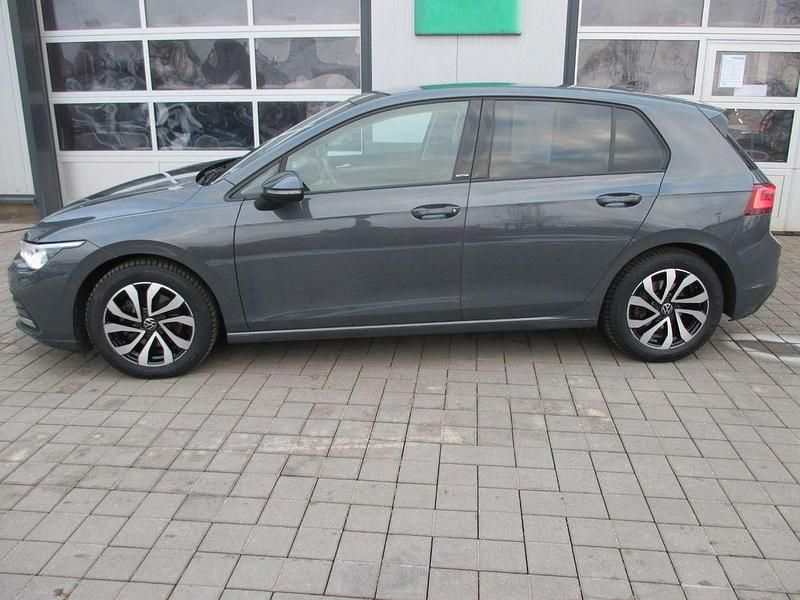 Gebraucht VW Golf VIII Active 150 PS (110 kW) 2022 Grau Limousine