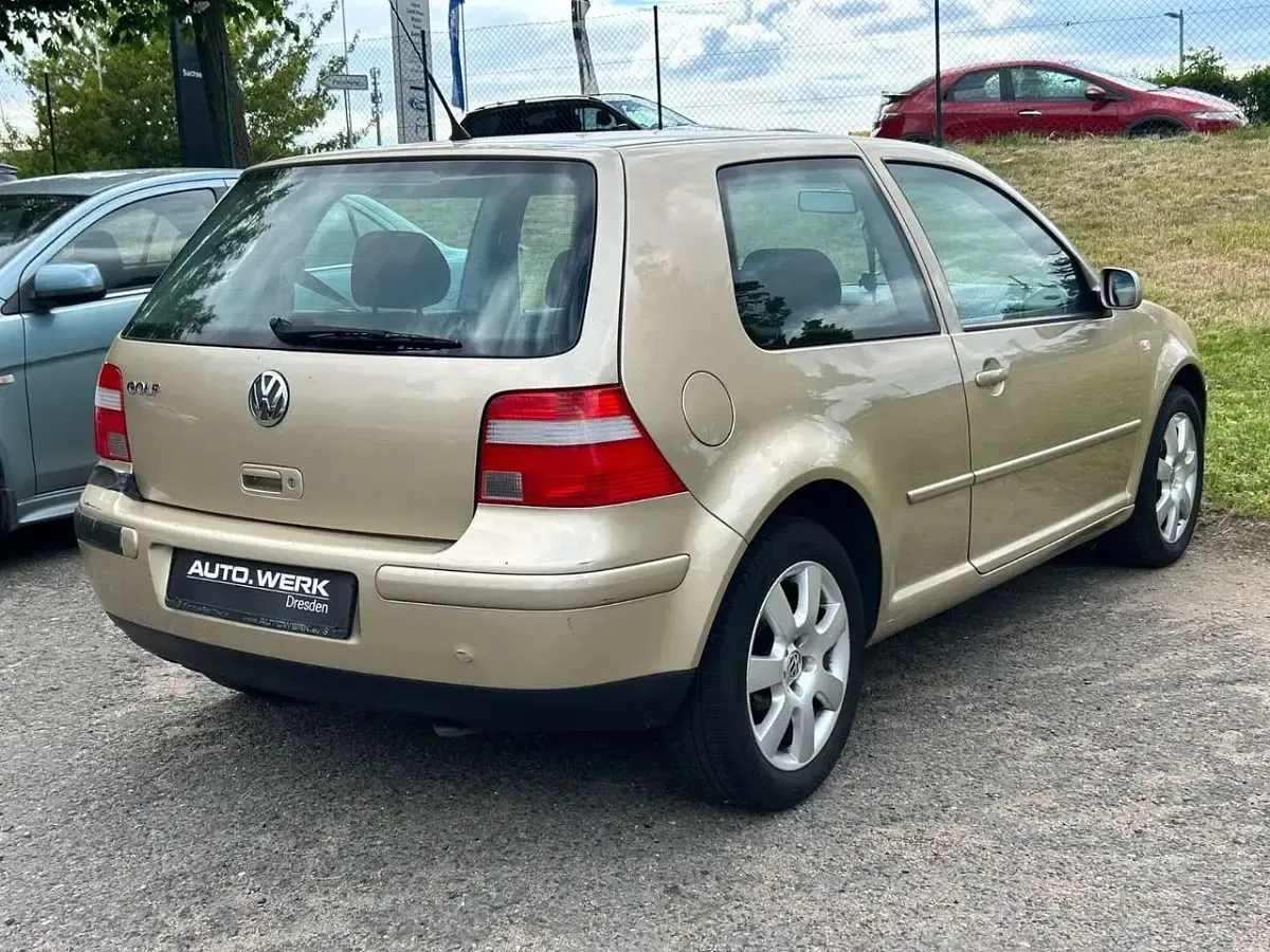 Gebraucht VW Golf IV Pacific 75 PS (55 kW) 2003 Gold Limousine