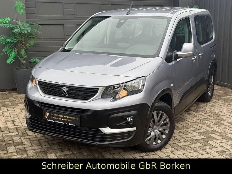 Grau Gebraucht 2021 Peugeot Rifter Active Van / Kleinbus | 15.999 € (Guter Preis) - Bild 1/4
