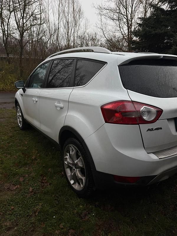 Gebraucht Ford Kuga 163 PS (119 kW) 2010 Weiß SUV