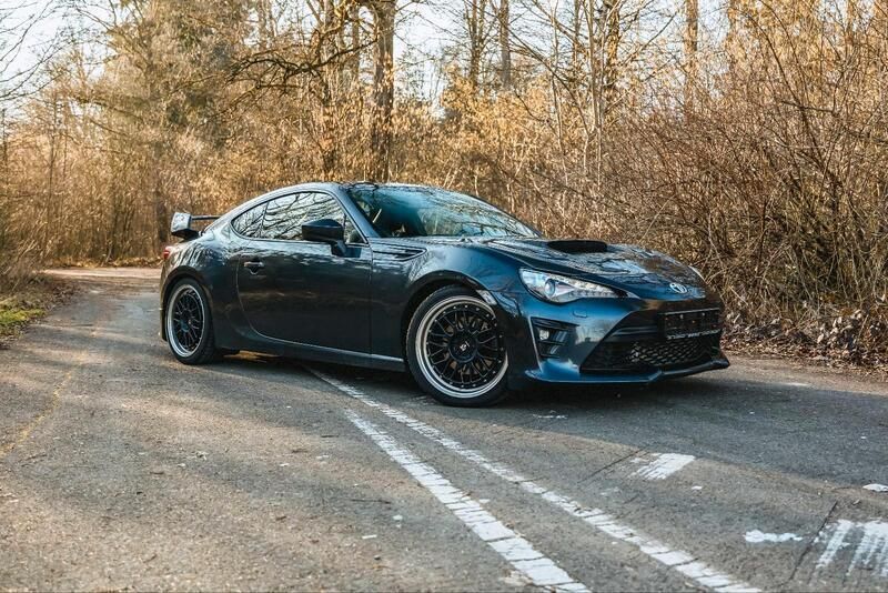 Grau Gebraucht 2016 Toyota GT86 GT Coupé | 29.000 € (Fairer Preis) - Bild 1/4