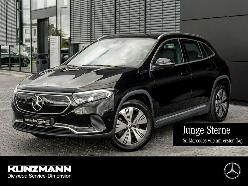 Nachtschwarz Gebraucht 2022 Mercedes EQA250 Progressive SUV | 27.689 € (Guter Preis) - Bild 1/4