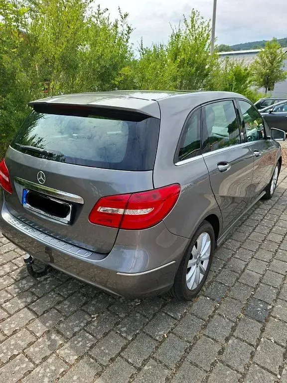 Gebraucht Mercedes B200 156 PS (114 kW) 2013 Grau Kleinwagen