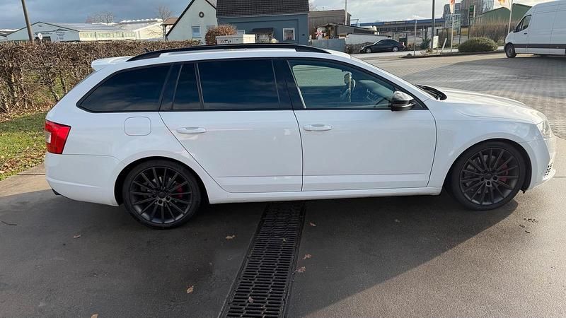Gebraucht Skoda Octavia RS 184 PS (135 kW) 2015 Weiß Kleinwagen