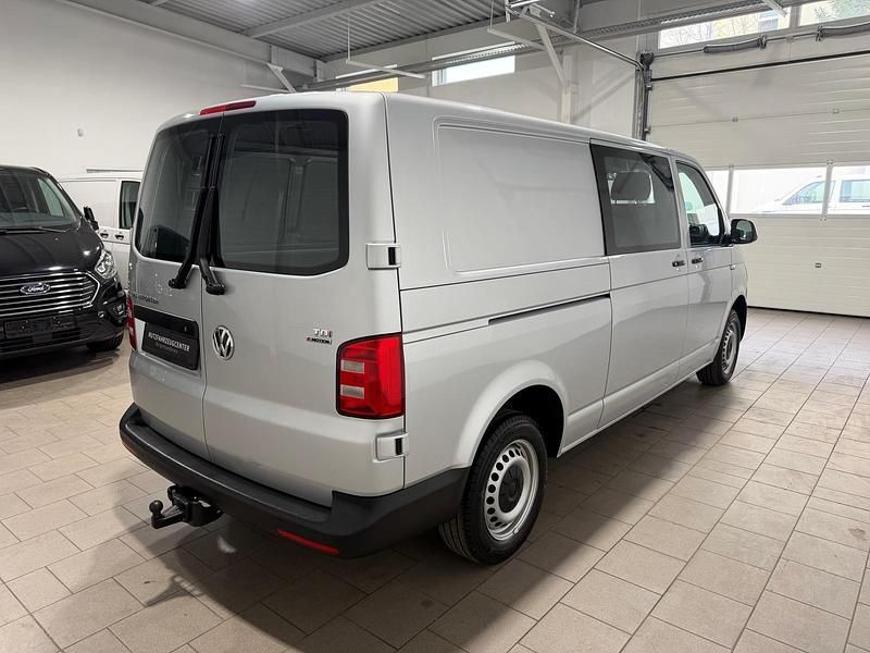 Gebraucht VW Transporter 150 PS (110 kW) 2018 Reflex silber Van