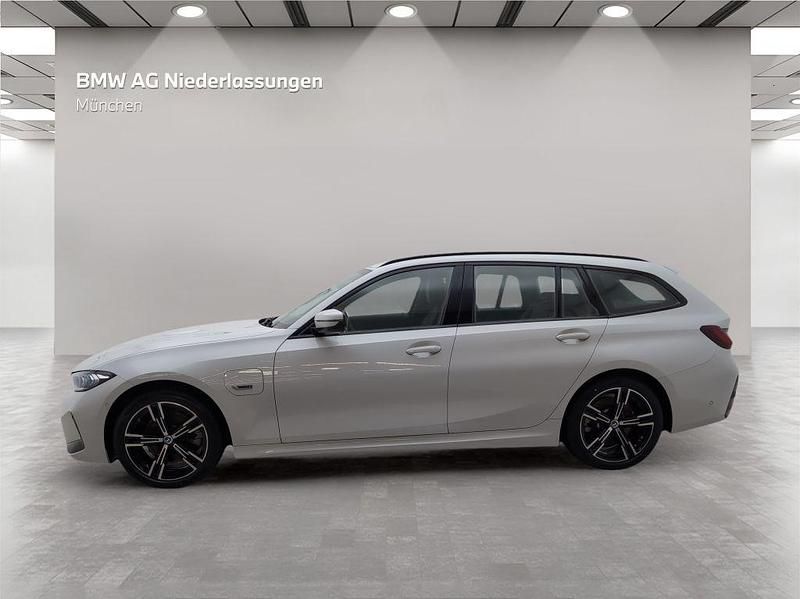 Gebraucht BMW 330e M Sport 184 PS (135 kW) 2023 Weiß Kombi