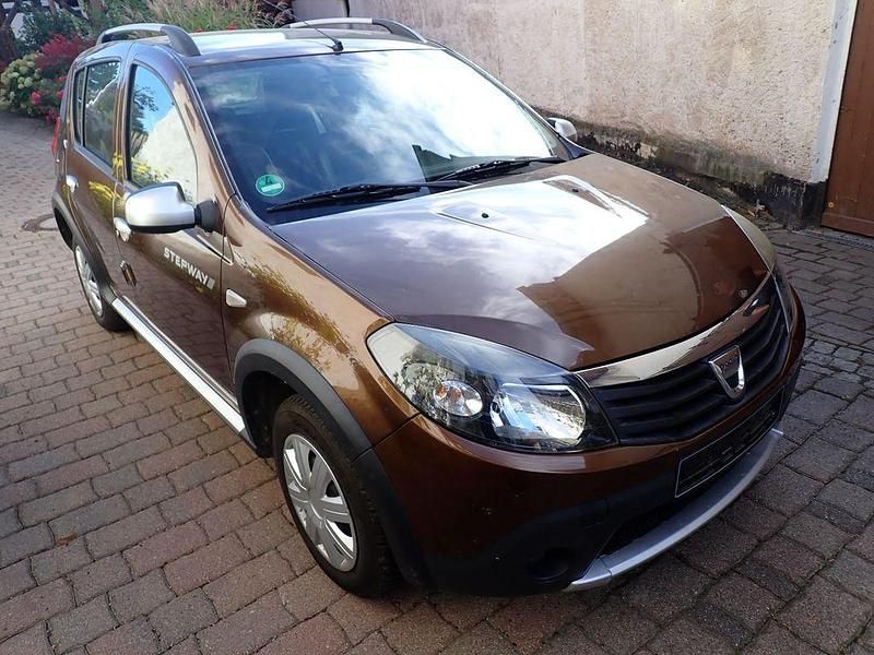 Braun Gebraucht 2012 Dacia Sandero Stepway Kleinwagen | 4.300 € (Superpreis) - Bild 1/4