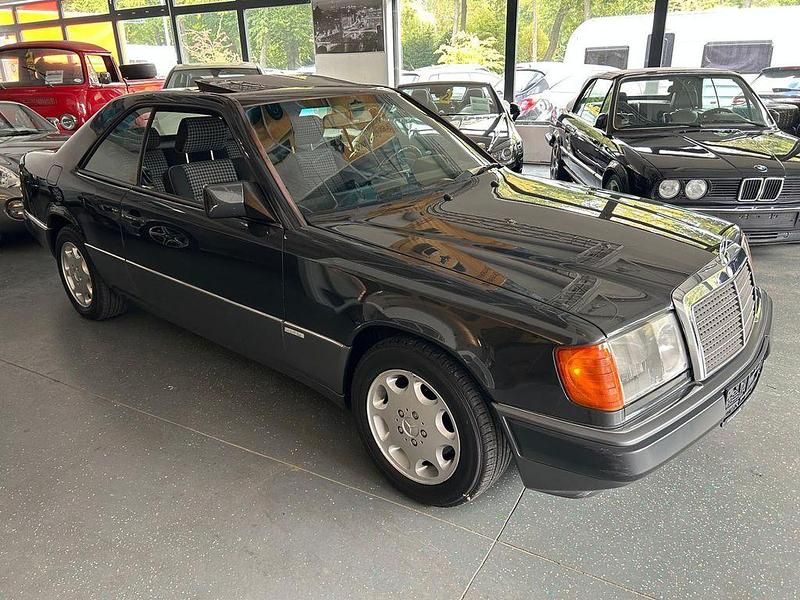 Schwarz Gebraucht 1991 Mercedes E230 Coupé | 8.900 € - Bild 1/4