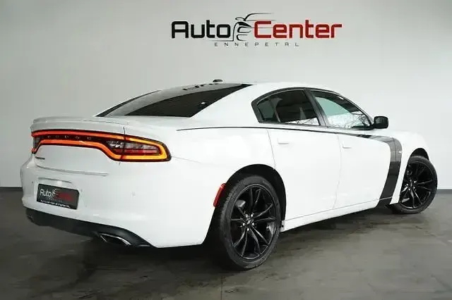 Używany Dodge Charger 430 KM (316 kW) 2015 Biały Sedan/Limuzyna