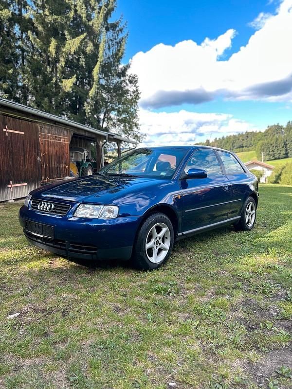 Blau Gebraucht 1998 Audi A3 Kleinwagen | 1.899 € (Fairer Preis) - Bild 1/4