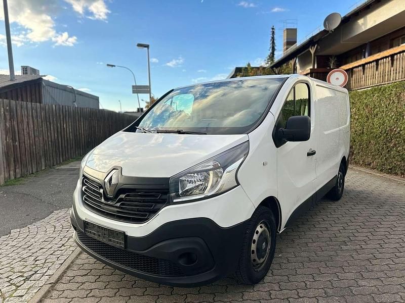 Gletscherweiss Gebraucht 2018 Renault Trafic Komfort Van | 6.699 € (Superpreis) - Bild 1/4