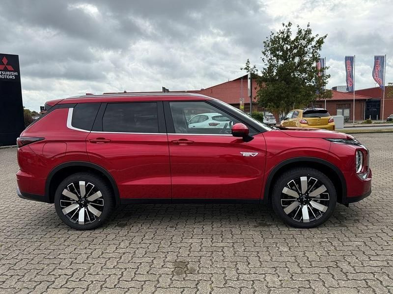 Gebraucht Mitsubishi Outlander P-HEV Edition 306 PS (225 kW) 2025 Rot SUV