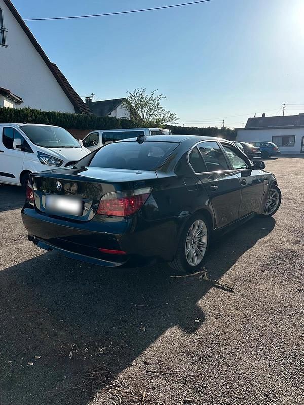 Second-hand BMW 525 177 CP (130 kW) 2004 Negru Berlinǎ