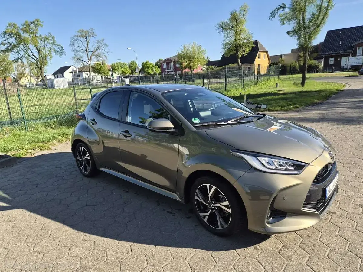 Gebraucht Toyota Yaris Hybrid Basis 92 PS (67 kW) 2024 Grün Kleinwagen